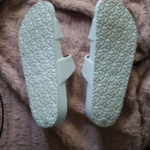 White Shade & Shore Sandals - Picture 3 of 4